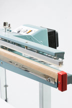 AIE FL Series sealing jaws and control panel, close-up