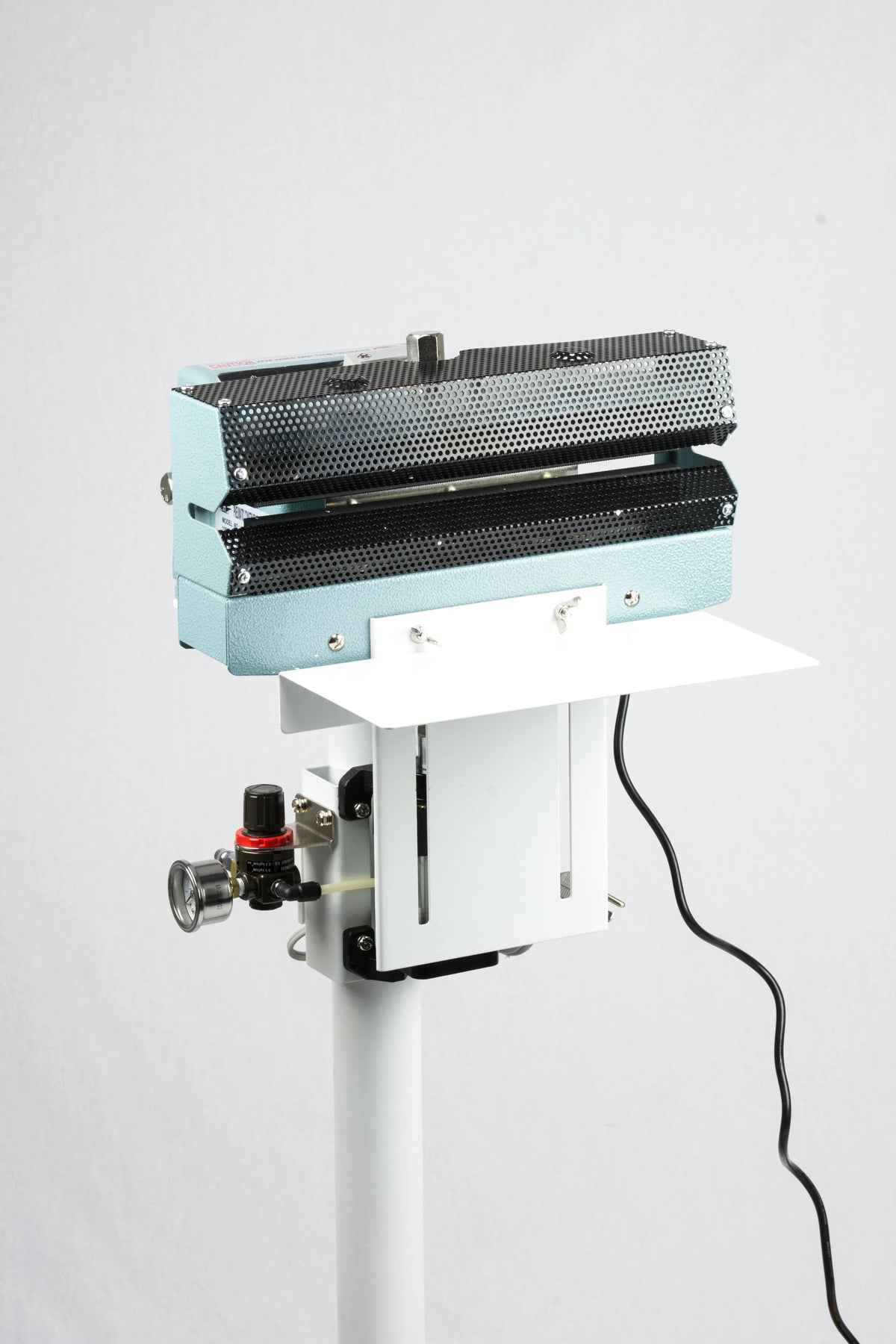 AIE AC Series pneumatic constant heat foot sealer with mesh jaws and air regulator