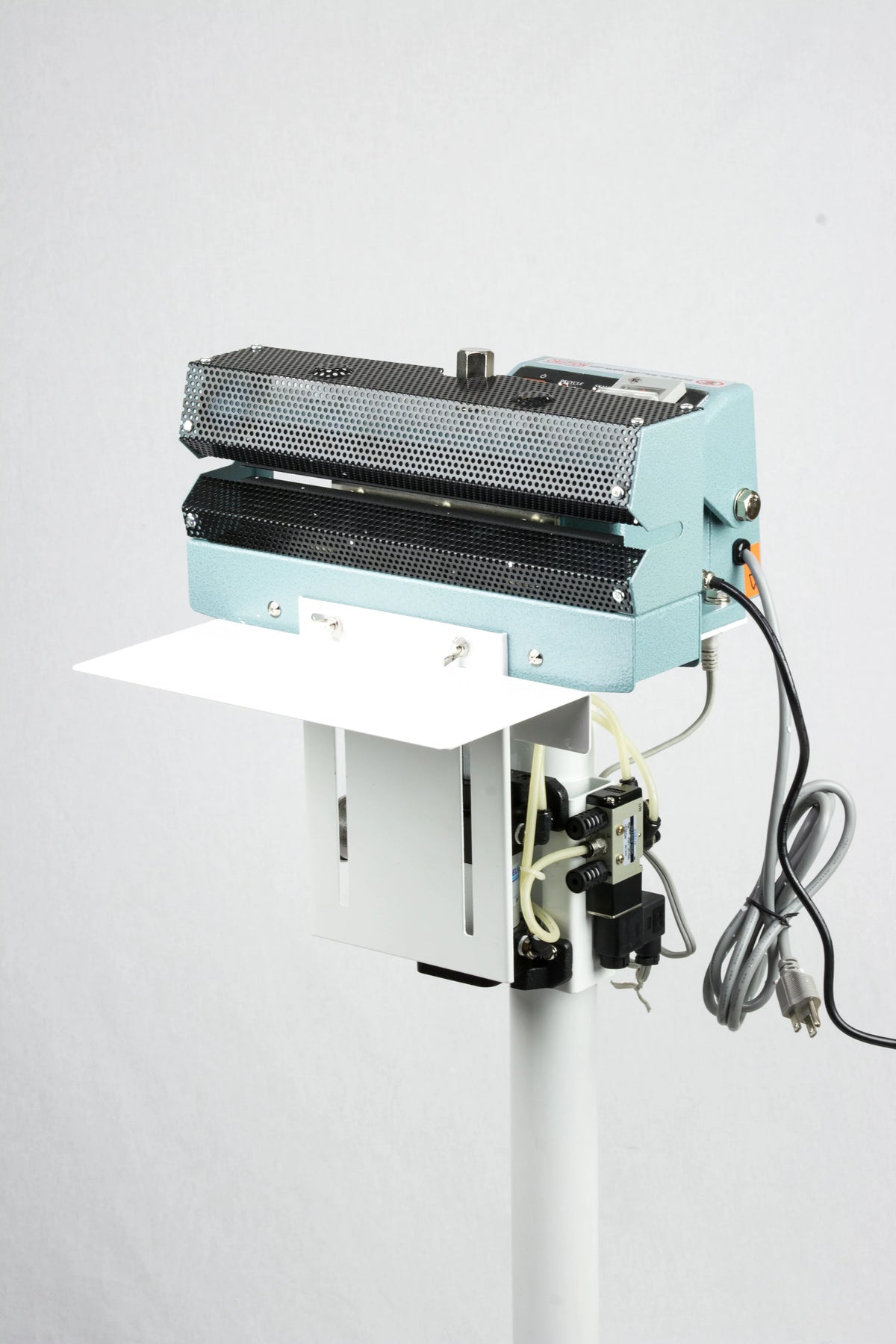 AIE AC Series pneumatic constant heat foot sealer mesh-textured jaws and work table, three-quarter view