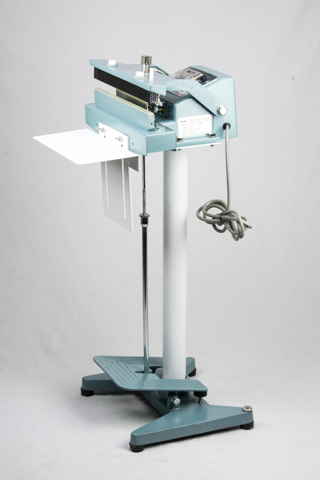 AIE-602CS 24-inch upper jaw constant heat foot sealer, three-quarter view
