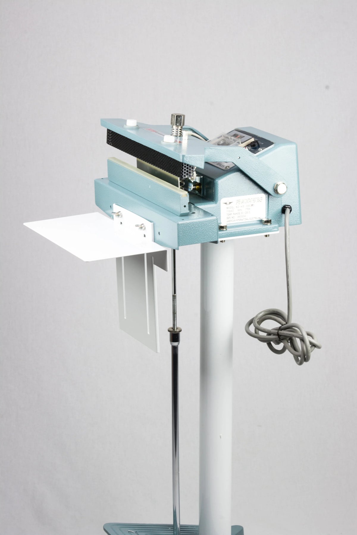 AIE-602CS 24-inch upper jaw constant heat foot sealer, side view