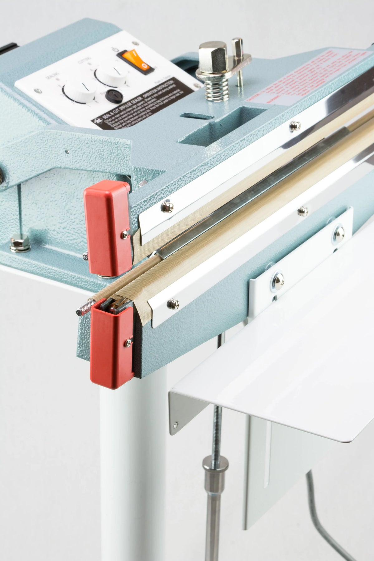 AIE600FDC 24-inch double impulse seal and trim foot sealer seal and trim wires, close-up
