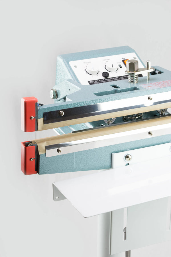 AIE600FDC 24-inch double impulse seal and trim foot sealer jaws and control panel, close-up
