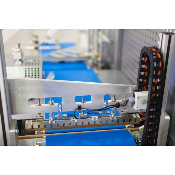 Maripak Pro-MOTION series continuous side-seal knife assembly, close-up (shown for the WRAPTURE Pro-MOTION 40)